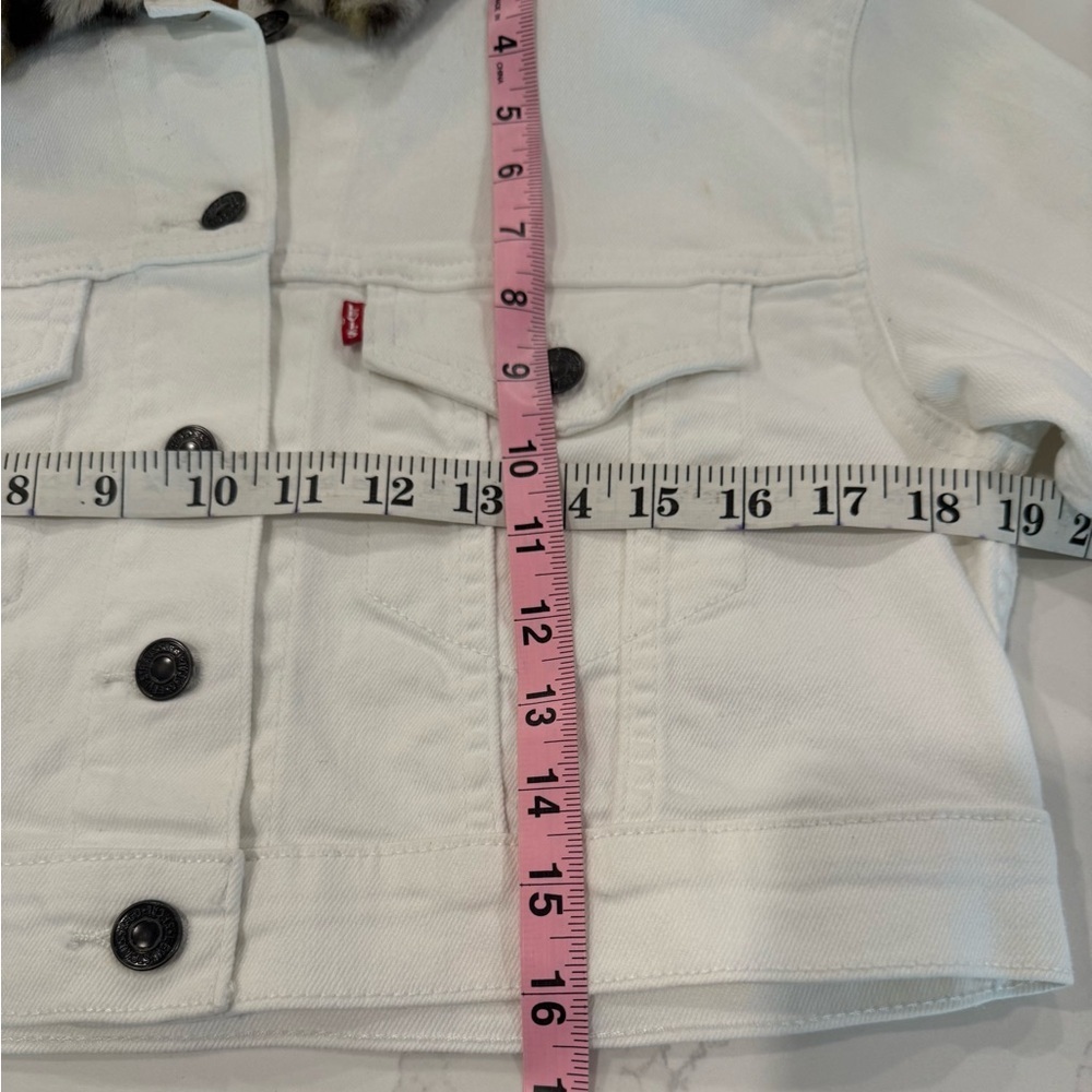 Levi's White Denim Jacket with Black Button - Picture 6 of 8